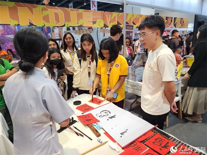 中國圖書展亮相第43屆菲律賓馬尼拉國際書展。人民網(wǎng)記者 樊帆攝