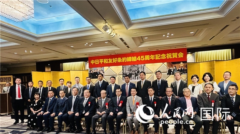 到場(chǎng)嘉賓合影留念。人民網(wǎng) 蔣曉辰攝