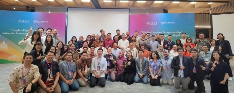 學(xué)員合影。清華大學(xué)東南亞中心供圖