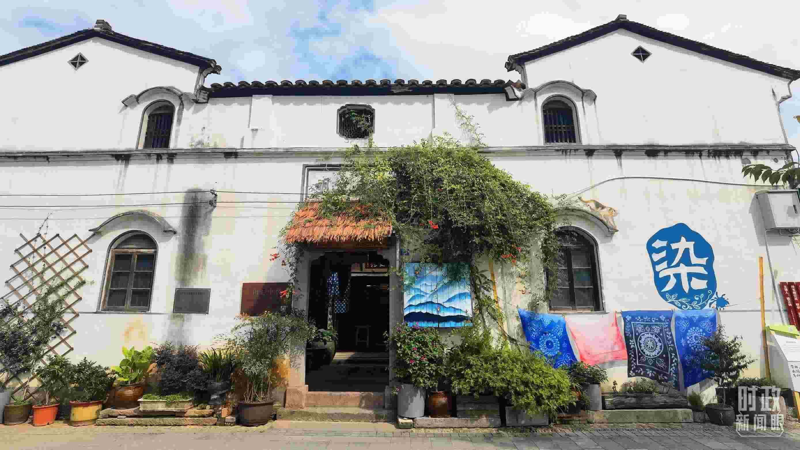 △李祖村的藝術(shù)染坊。（總臺央視記者周志國拍攝）