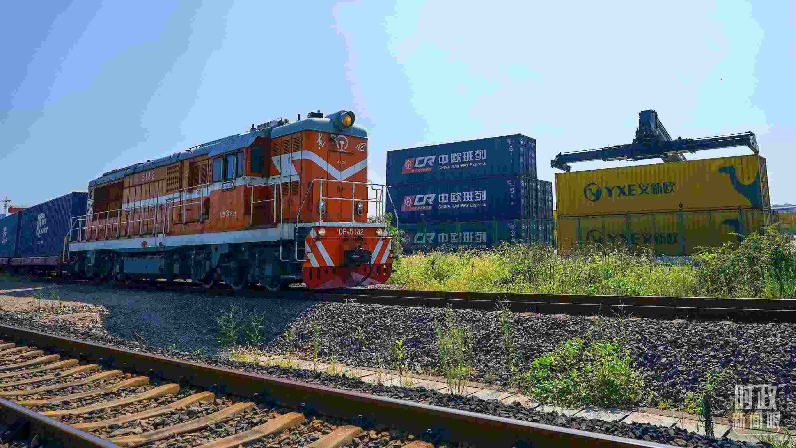 △“義新歐”先后開通了18條點對點的班列主線，業(yè)務(wù)范圍輻射50多個國家和160多個城市。（總臺國廣記者李晉拍攝）