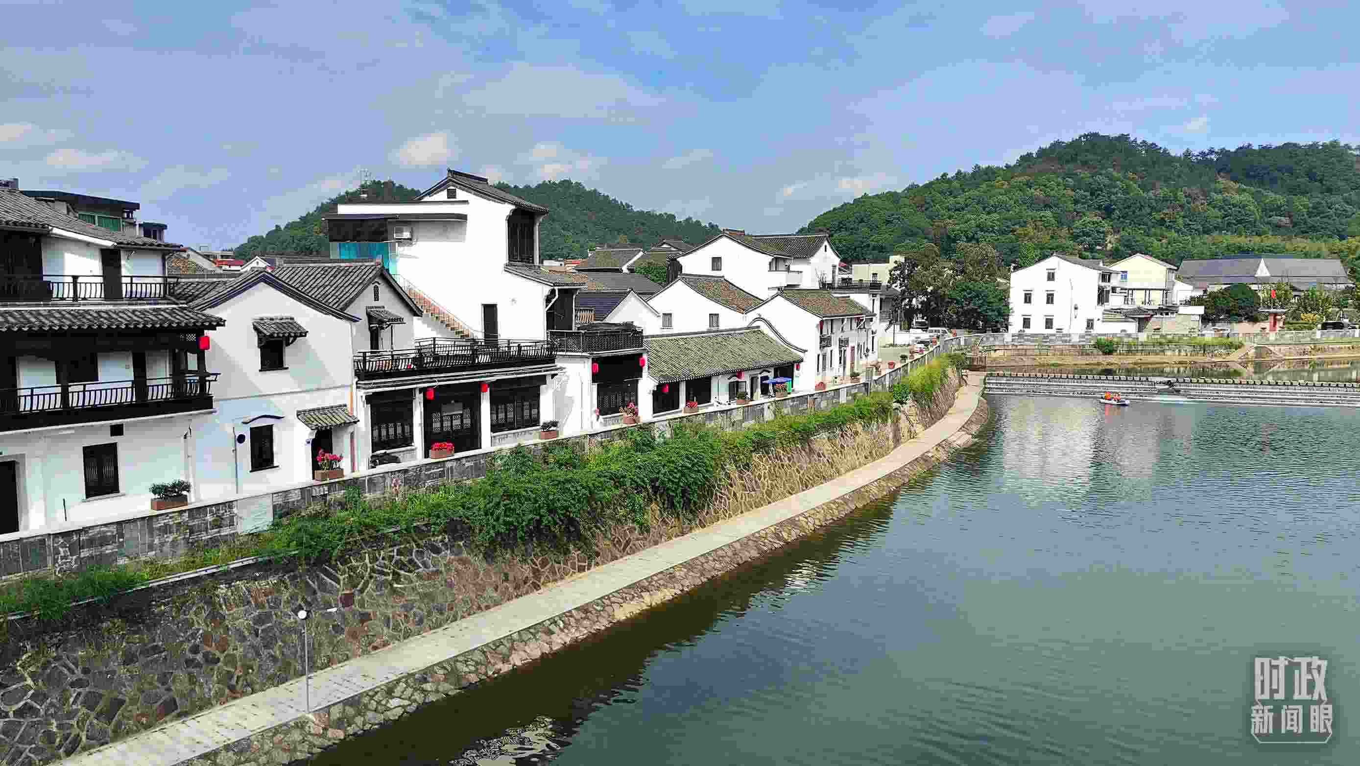 △“楓橋經(jīng)驗(yàn)”發(fā)源地諸暨市楓橋鎮(zhèn)。（總臺(tái)央視記者楊立峰拍攝）