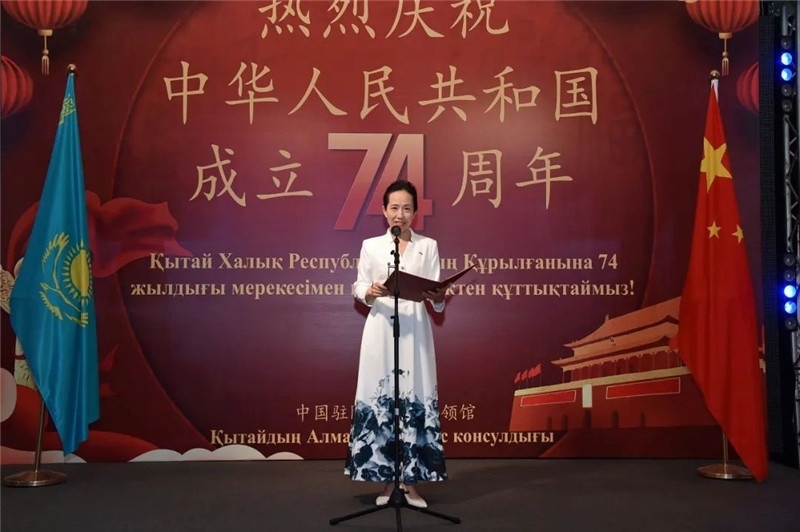 圖為蔣薇總領事致辭。駐阿拉木圖總領館供圖