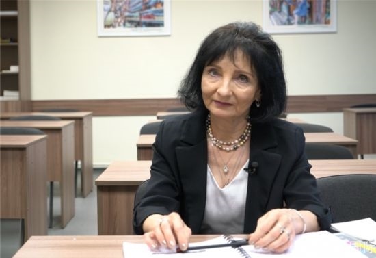 阿拉在白大孔院接受記者采訪。人民網記者 皇甫萬里攝