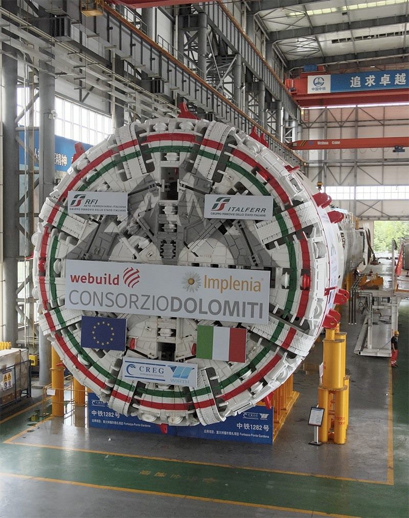 圖為中鐵裝備集團盾構總裝車間。人民網記者 唐宋攝