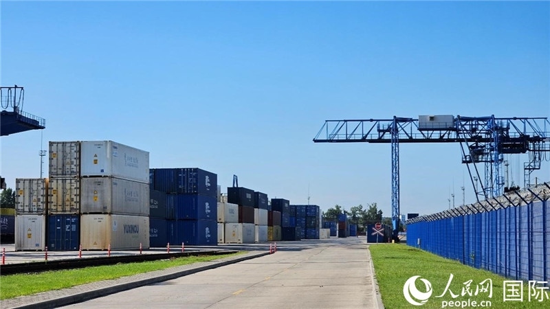 布列斯特北站，堆滿了來自中國的貨物。人民網(wǎng)記者 王震攝