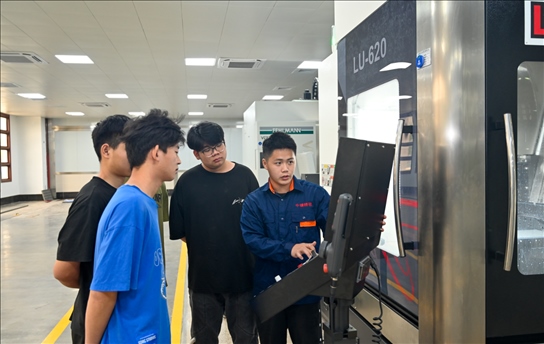 學(xué)生們正在實(shí)操學(xué)習(xí)。受訪單位供圖