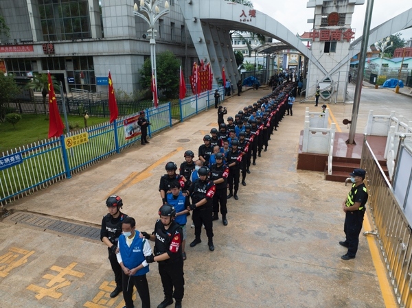 移交現(xiàn)場。公安部供圖