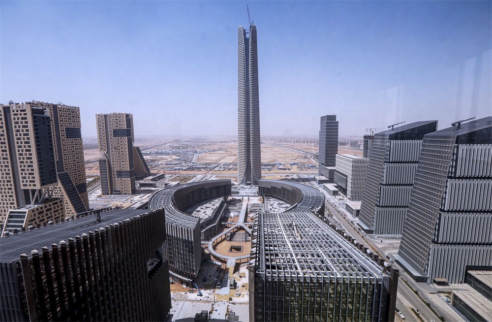 這是在埃及開羅以東拍攝的建設(shè)中的新行政首都中央商務(wù)區(qū)（9月11日攝）。新華社發(fā)（艾哈邁德·戈馬攝）