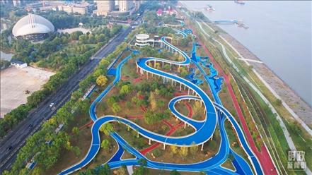 △俯瞰長(zhǎng)江國家文化公園九江城區(qū)段。（總臺(tái)記者李海峰拍攝）