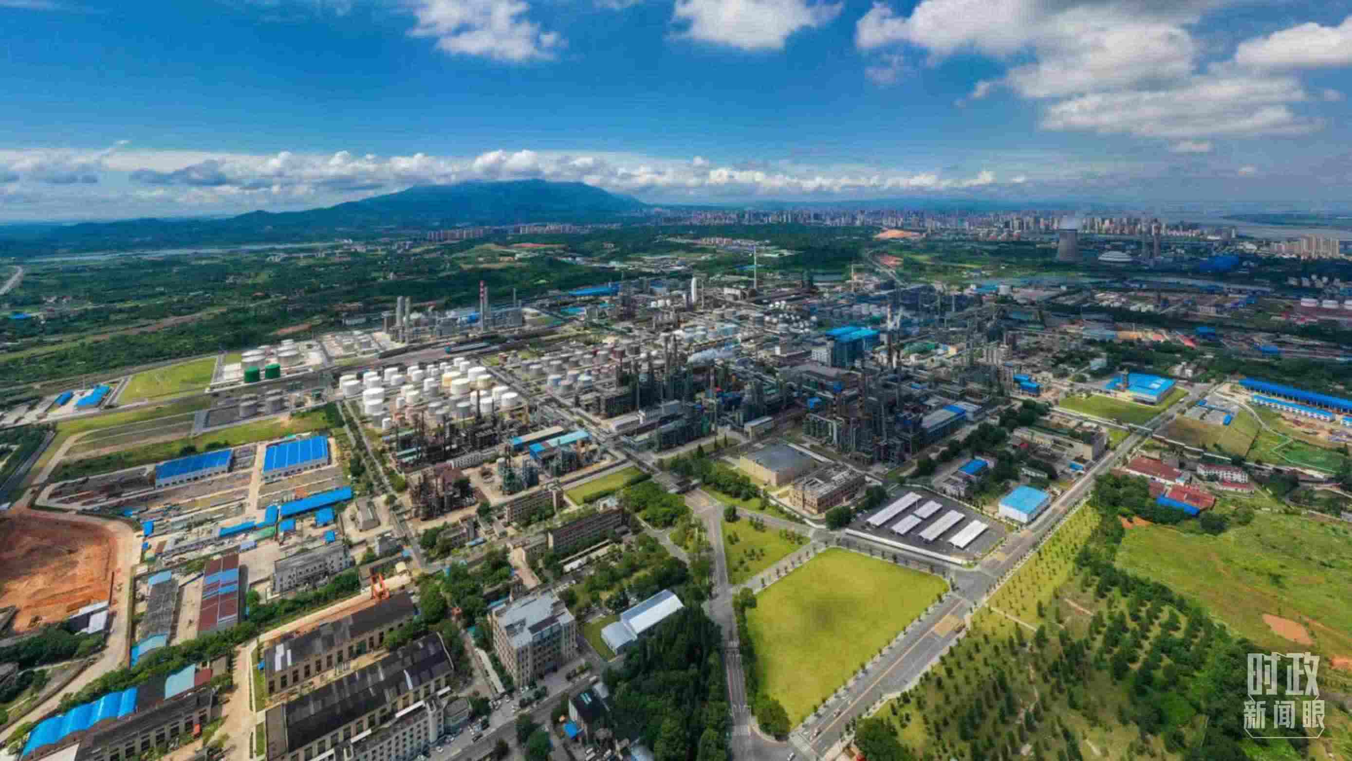 △中國石化九江分公司。（總臺(tái)記者劉陽拍攝）