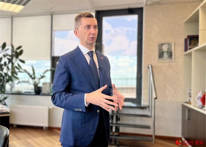 中白工業(yè)園開發(fā)公司第一副總經(jīng)理基里爾·卡羅杰耶夫接受人民網(wǎng)記者采訪。人民網(wǎng)記者 朱虹攝