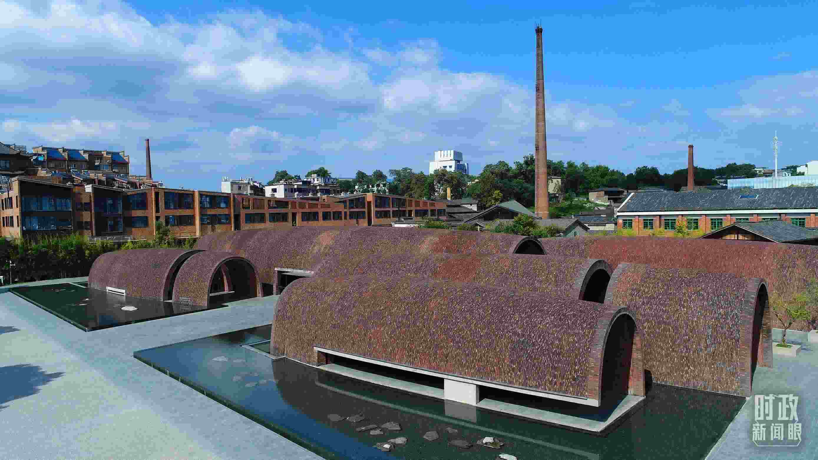 △街區(qū)內(nèi)的博物館，借鑒了景德鎮(zhèn)清代獨(dú)創(chuàng)的蛋形柴窯構(gòu)造特點(diǎn)。（總臺央視記者范凱拍攝）