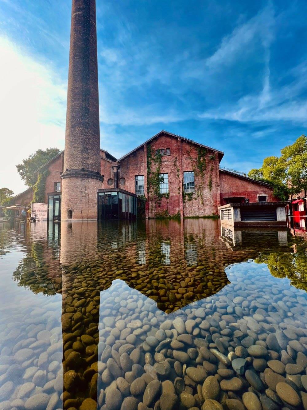 ↑景德鎮(zhèn)陶溪川文創(chuàng)街區(qū)一景（2023年5月15日攝）。
