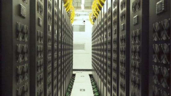貴安超算中心內(nèi)的機房。人民網(wǎng) 陽茜攝