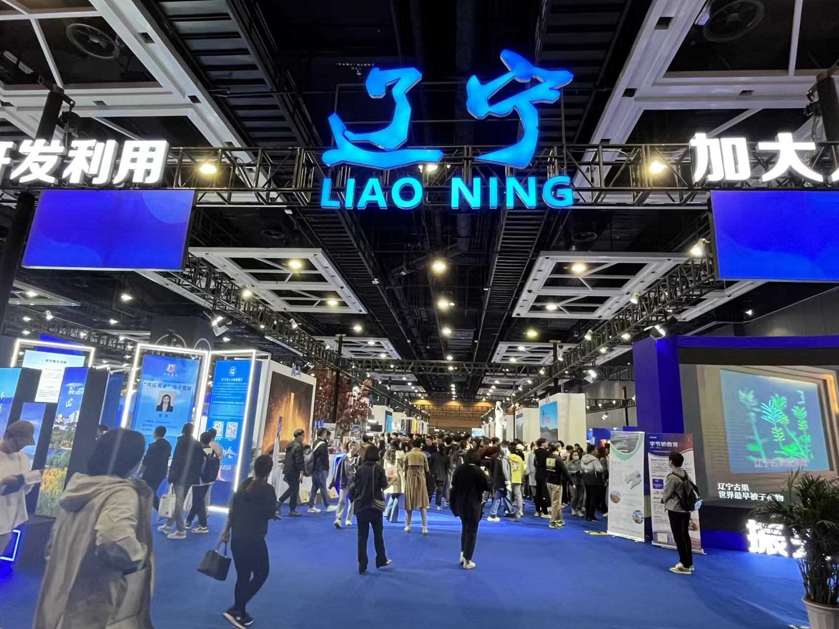 2023東北亞（沈陽）人才交流大會(huì)吸引眾多求職者。