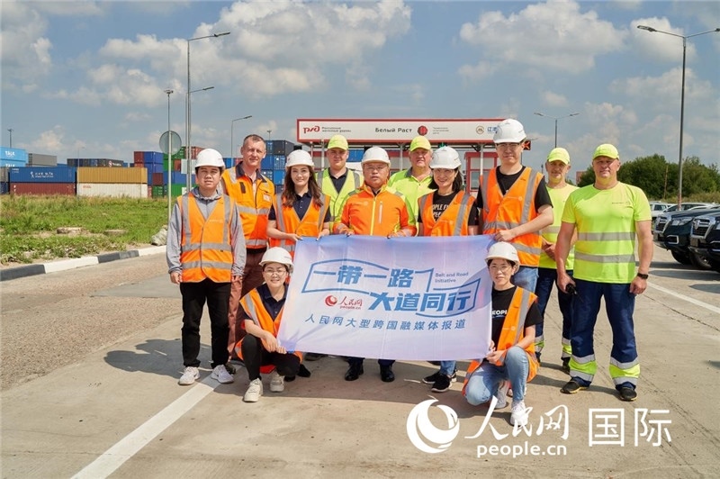 人民網(wǎng)記者在莫斯科別雷拉斯特物流中心采訪。