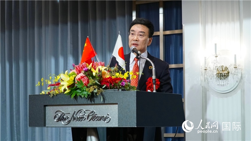 在日中國企業(yè)協(xié)會會長王家馴致祝酒詞。人民網(wǎng) 蔣曉辰攝