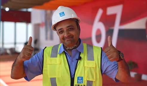 瓦利德·拉馬丹接受人民網(wǎng)記者采訪。嚴(yán)川吉雨攝