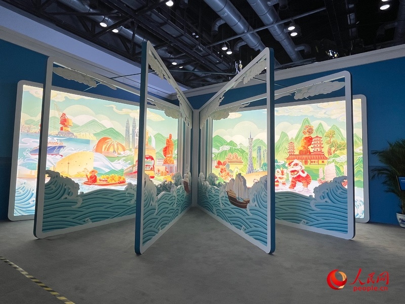 新聞中心媒體公共工作區(qū)兩側(cè)矗立著打開的“書畫”。人民網(wǎng)記者 杜燕飛攝
