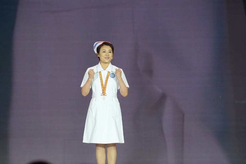 第49屆南丁格爾獎獲得者、四川大學(xué)華西醫(yī)院護理部主任蔣艷