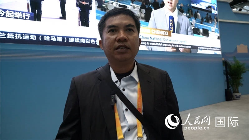 印尼《辛加朗綜合日?qǐng)?bào)》記者班邦·蘇利斯提奧（Bambang Sulistio）與記者交談。人民網(wǎng) 楊春燕攝