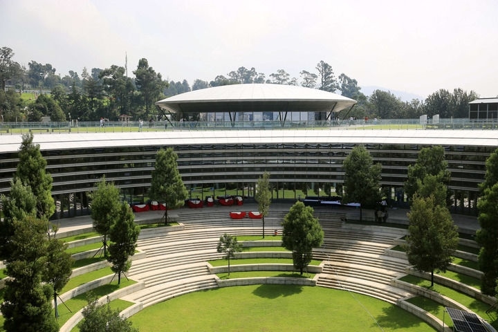 這是在埃塞俄比亞首都亞的斯亞貝巴拍攝的河岸綠色發(fā)展項(xiàng)目設(shè)施之一科技博物館（9月16日攝）。新華社記者 汪平 攝