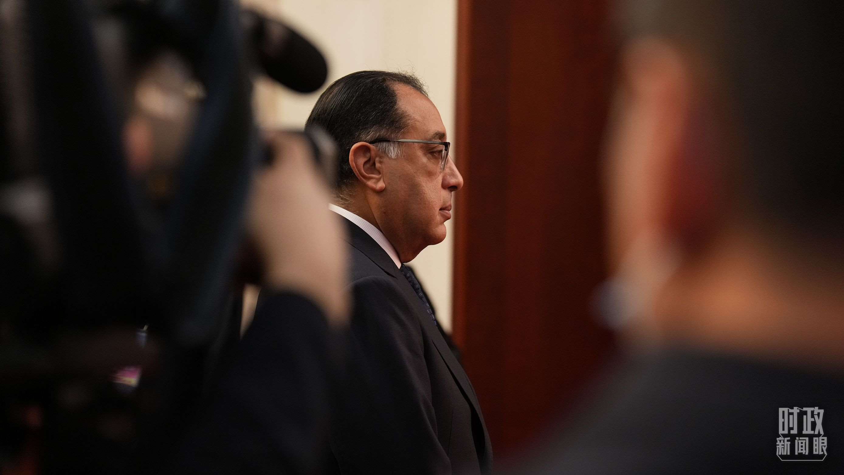 △人民大會(huì)堂，埃及總理馬德布利正在等候會(huì)見開始。（總臺(tái)國(guó)廣記者李晉拍攝）