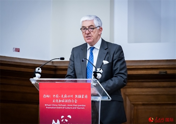 英中商業(yè)發(fā)展中心主席約翰·麥克萊恩致辭。人民網(wǎng) 郭錦標(biāo)攝