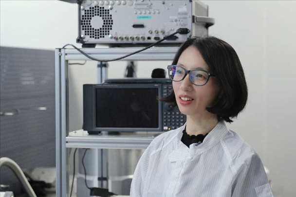 李婧在中國科學院紫金山天文臺毫米波和亞毫米波技術實驗室。（受訪者供圖）