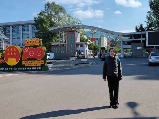 北京交通大學(xué)退休教師李唐軍在西昌學(xué)院。校方供圖