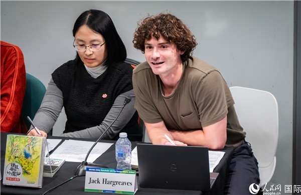 4、英國漢學(xué)家沈如風(fēng)對中國文學(xué)譯作的未來充滿期待。郭錦標(biāo)攝