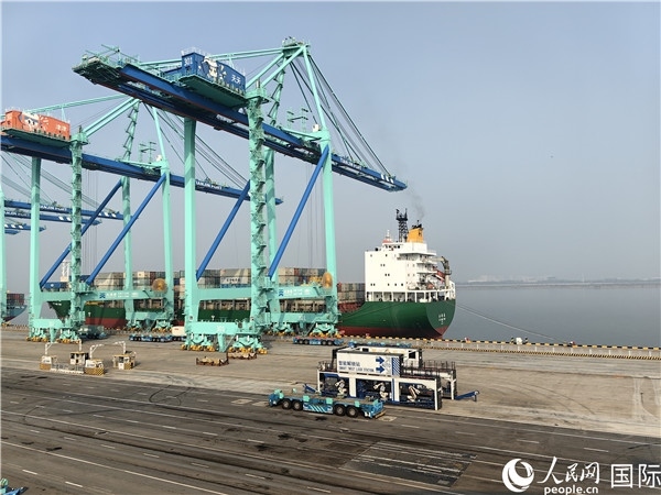天津港北疆港區(qū)C段智能化集裝箱碼頭。人民網(wǎng)記者 符園園攝