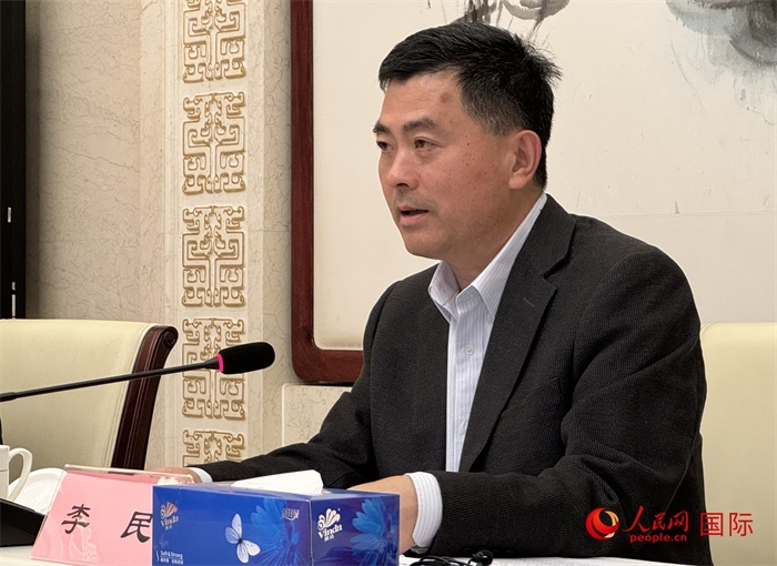 10月31日，歐美同學(xué)會(huì)秘書長(zhǎng)李民在第五屆中法文化論壇媒體吹風(fēng)會(huì)上講話。（人民網(wǎng) 謝瑩攝）