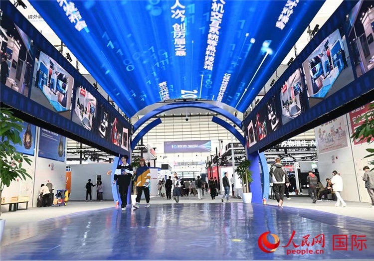 11月7日上午，2023年世界互聯(lián)網大會“互聯(lián)網之光”博覽會在浙江烏鎮(zhèn)開幕。人民網記者 葉賓得攝