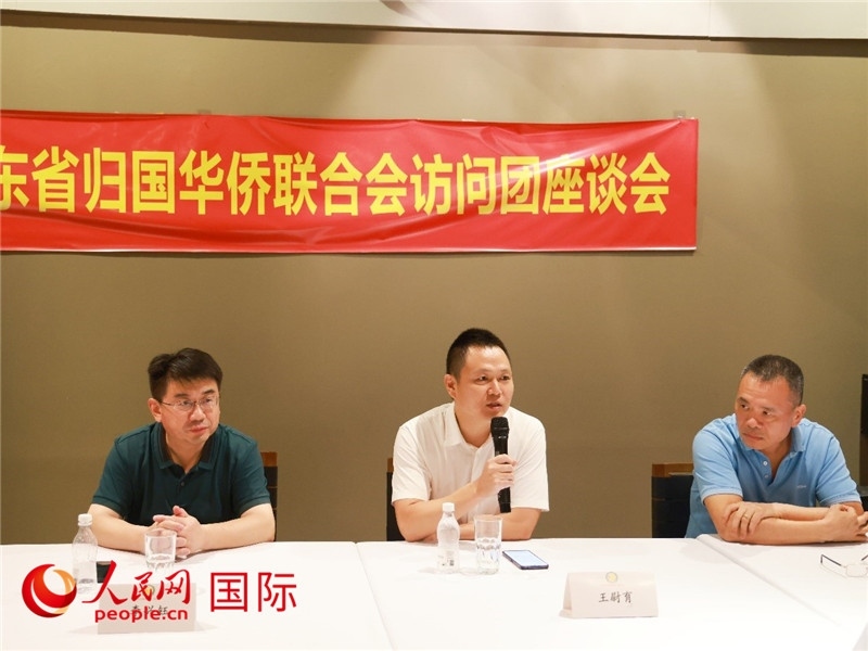 中國駐里約總領(lǐng)館副總領(lǐng)事王尉育（中）在座談會上致辭。人民網(wǎng)記者 陳海琪攝