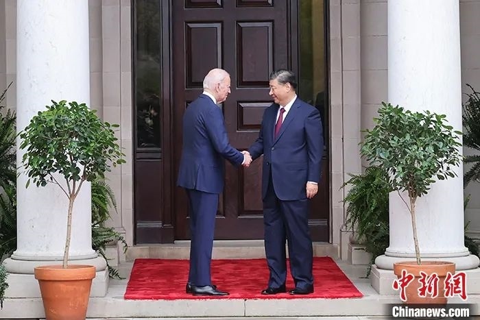 當?shù)貢r間11月15日，中國國家主席習近平在美國舊金山斐洛里莊園同美國總統(tǒng)拜登舉行中美元首會晤。中新社記者 盛佳鵬 攝