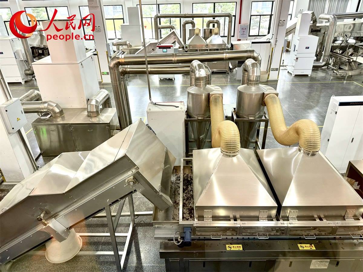 品品香白茶精制自動(dòng)化生產(chǎn)廠房。人民網(wǎng)記者 劉微攝