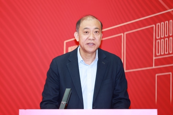 《教育踐悟錄》作者、中央財(cái)經(jīng)大學(xué)黨委書記何秀超。受訪者供圖