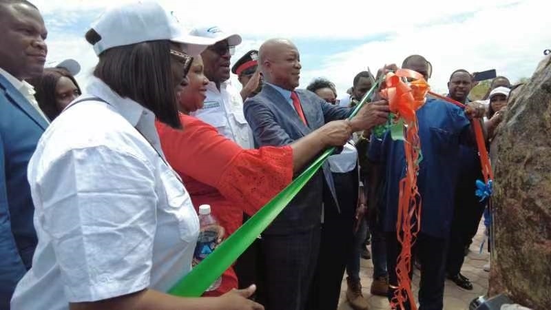 嘉賓為學(xué)校剪彩。主辦方供圖