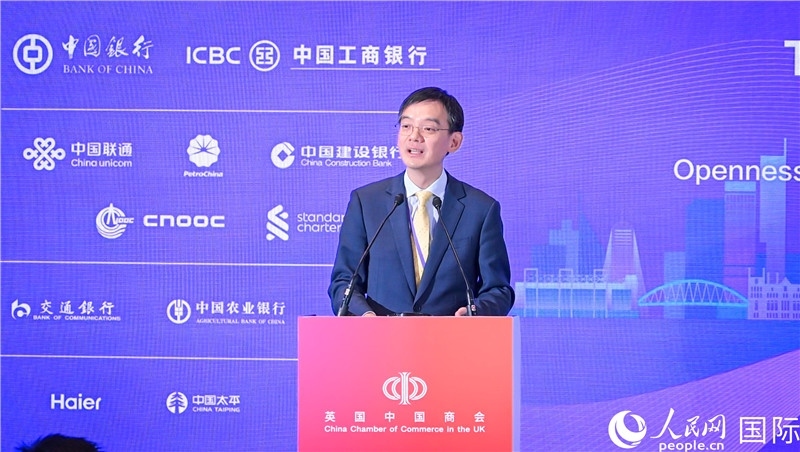 1. 英國(guó)中國(guó)商會(huì)會(huì)長(zhǎng)、中國(guó)銀行倫敦分行行長(zhǎng)方文建 致歡迎辭。郭錦標(biāo)攝_副本