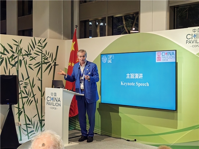 意大利都靈理工大學終身教授岡特·鮑利發(fā)言。COP28中國角供圖