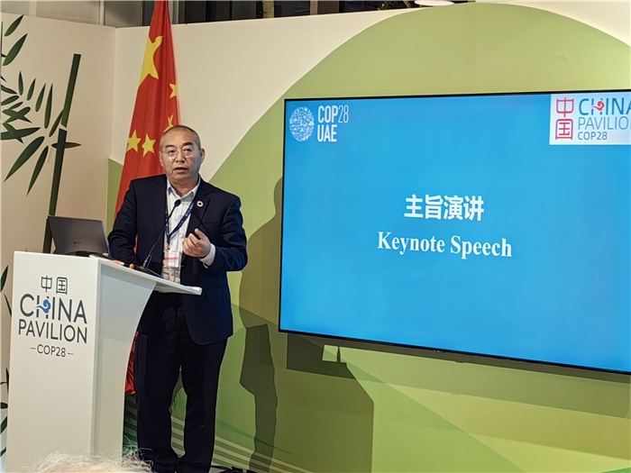 晶澳太陽能科技股份有限公司高級副總裁孫廣彬發(fā)言。COP28中國角供圖