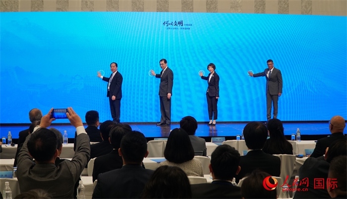 嘉賓共同啟動(dòng)“何以文明”日本特展體驗(yàn)暨2024年總臺(tái)春晚宣介區(qū)。人民網(wǎng) 蔣曉辰攝