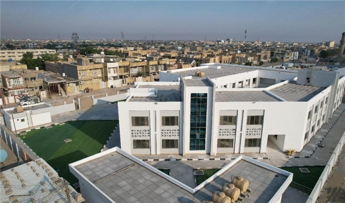 已經(jīng)完工的伊拉克瓦西特省第20號(hào)學(xué)校。該學(xué)校為合院式全功能建筑，包括教學(xué)樓，圖書室，實(shí)驗(yàn)室，保衛(wèi)室等。 趙沖攝