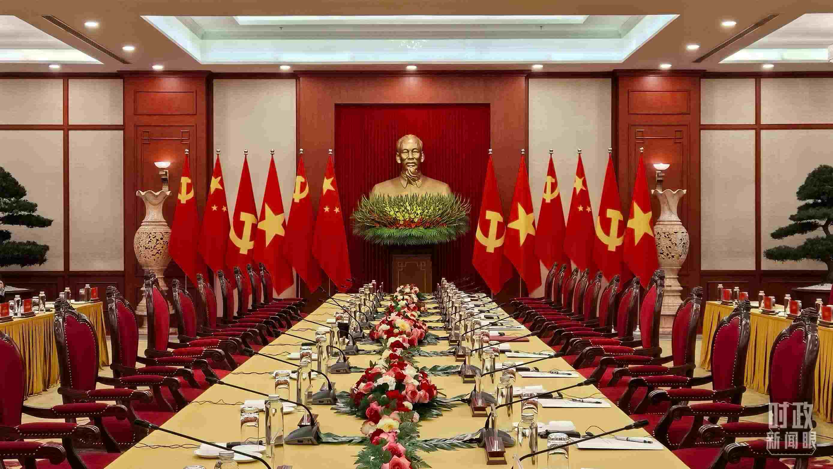 △當(dāng)?shù)貢r(shí)間12月12日下午，習(xí)近平在這里與阮富仲舉行會(huì)談，這是會(huì)談開始前的場(chǎng)景。（總臺(tái)央視記者邢彬拍攝）