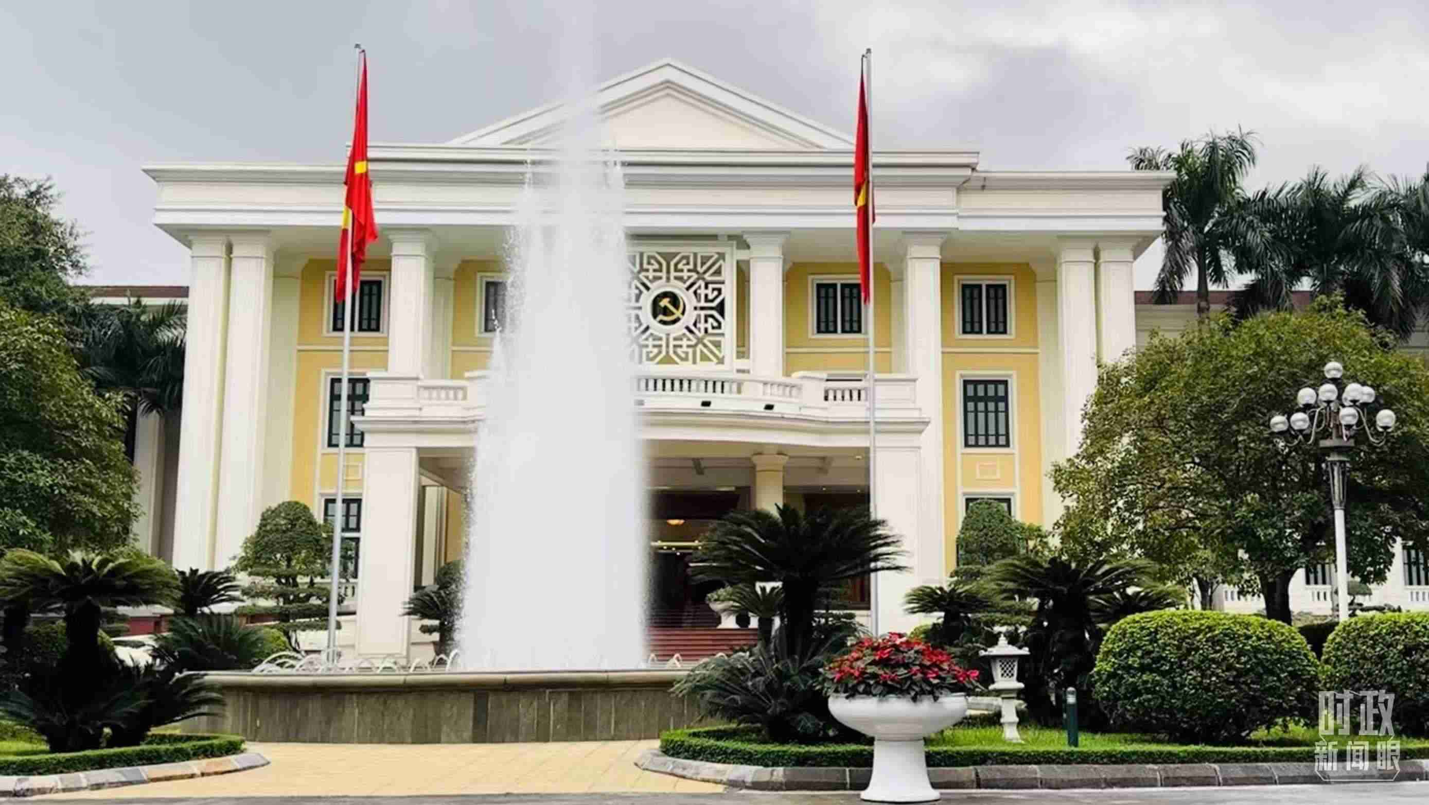 △越共中央駐地。當(dāng)?shù)貢r(shí)間12月12日下午，習(xí)近平在這里同阮富仲舉行會(huì)談。（總臺(tái)央視記者范一鳴拍攝）