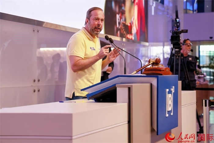 巴西礦產(chǎn)和能源部部長(zhǎng)亞歷山大·西爾維拉發(fā)表致辭。人民網(wǎng)記者 宋亦然攝