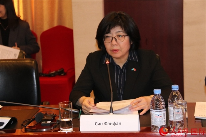 中國駐哈薩克斯坦大使館公使銜參贊邢芳芳致辭。人民網(wǎng)記者 李強攝