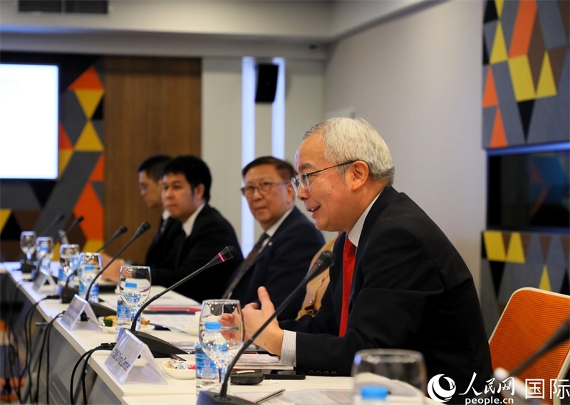 中國(guó)國(guó)際問題研究院副院長(zhǎng)榮鷹致開幕辭。人民網(wǎng)記者 白元琪攝